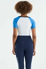 Tommylife Toptan Beyaz Renk Bloklu Logo Baskılı O Yaka Dar Kalıp Kadın Crop T-Shirt - 97270