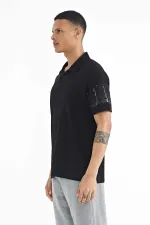 T-shirt homme Tommylife Wholesale, manches noires imprimées, col polo, coupe standard - 88240