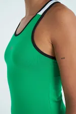 Débardeur femme Tommylife Wholesale vert avec détail imprimé au dos - Coupe standard - 97269