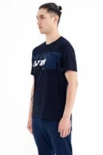 Tommylife Toptan Lacivert Ön Cep Detaylı Baskılı Standart Kalıp Erkek T-Shirt - 88200