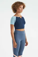 Tommylife Wholesale Indigo Color Block Logo Print Crew Neck Slim Fit Women's Crop T-Shirt - 97270