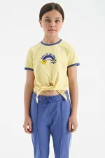 Tommylife Toptan Sarı Baskı Detaylı O Yaka Çok Renkli Bağlama Detaylı Kız Çocuk T-Shirt - 75113