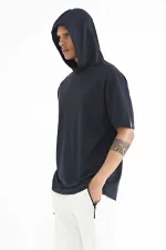 Tommylife Wholesale T-shirt oversize à capuche bleu marine avec étiquette sur la manche - 88179