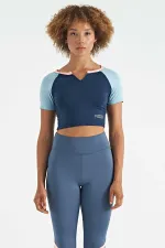 Tommylife Wholesale Indigo Color Block Logo Print Crew Neck Slim Fit Women's Crop T-Shirt - 97270