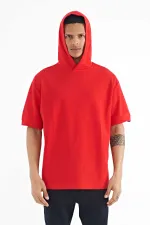 Tommylife Wholesale T-shirt rouge à capuche oversize pour homme avec étiquette sur la manche - 88179