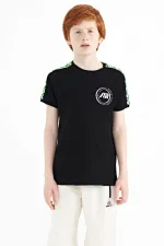 T-shirt garçon imprimé Tommylife Wholesale à col rond et coupe standard, référence 11121, noir