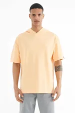 Tommylife Wholesale T-shirt à capuche orange oversize pour homme avec étiquette sur la manche - 88179