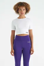 Tommylife Toptan Beyaz Sırt Dekolteli Standart Kalıp O Yaka Kadın Crop T-Shirt - 97265