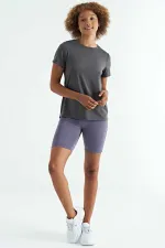 Tommylife Toptan Koyu Gri Sırt Yırtmaç Detaylı O Yaka Kısa Kollu Standart Kalıp Kadın T-Shirt - 97267