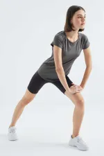 Tommylife Toptan Koyu Gri Sırt Pencereli Kısa Kol Standart Kalıp O Yaka Kadın T-Shirt - 97101