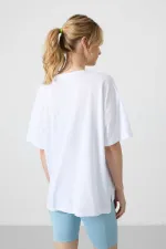 Tommylife Toptan O Yaka Oversize Basic Kadın T-Shirt 97285 Beyaz