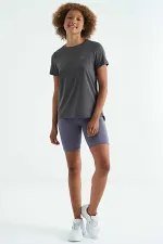 Tommylife Toptan Koyu Gri Sırt Yırtmaç Detaylı O Yaka Kısa Kollu Standart Kalıp Kadın T-Shirt - 97267