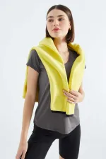 Tommylife Toptan Gri Basic Kısa Kol Standart Kalıp V Yaka Kadın T-Shirt - 97145