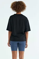 Tommylife Toptan Siyah O Yaka Baskı Detaylı Oversize Kısa Kol Kadın T-Shirt - 97263