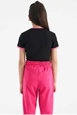 T-shirt fille Tommylife Wholesale à col rond, imprimé noir et détails multicolores (lien 75113) T-shirt fille Tommylife Wholesale à col rond, imprimé noir et détails multicolores (lien 75113)