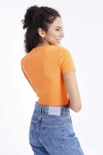 Tommylife Toptan Oranj Basic Önü Yırtmaçlı V Yaka Kadın Crop Top T-Shirt - 97206