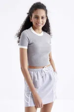 Tommylife Toptan Gri Basic Kol Detaylı O Yaka Kadın Crop Top T-Shirt - 97200