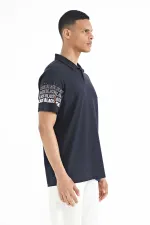T-shirt homme Tommylife en gros, bleu marine, manches imprimées, col polo, coupe standard - 88240