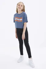 Tommylife Toptan Petrol Oversize Renkli Yazı Baskılı Düşük Omuz O Yaka Kız Çocuk Crop T-Shirt  - 75038