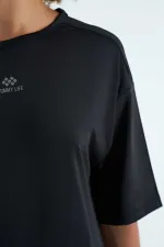 Tommylife Toptan Siyah O Yaka Baskı Detaylı Oversize Kısa Kol Kadın T-Shirt - 97263