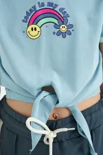 Tommylife Toptan Açık Mavi Baskı Detaylı O Yaka Çok Renkli Bağlama Detaylı Kız Çocuk T-Shirt - 75113