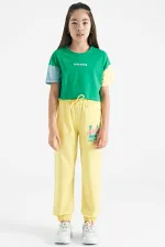 T-shirt Tommylife Wholesale vert imprimé à col rond et épaules tombantes, coupe oversize, pour filles - 75130