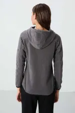 Sweat-shirt polaire à capuche zippé Tommylife Wholesale pour femme, coupe standard, gris foncé, référence 97287