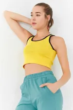 Débardeur court jaune basique sans manches à col en U pour femme Tommylife Wholesale - 97162