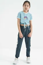 Tommylife Toptan Açık Mavi Baskı Detaylı O Yaka Çok Renkli Bağlama Detaylı Kız Çocuk T-Shirt - 75113