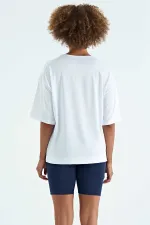 Tommylife Wholesale White Crew Neck Print Detail Oversize Short Sleeve Women's T-Shirt - 97263