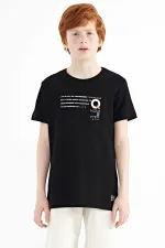 T-shirt garçon imprimé Tommylife Wholesale à col rond et coupe standard, référence 11145, noir