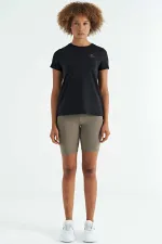 Tommylife Toptan Siyah Sırt Yırtmaç Detaylı O Yaka Kısa Kollu Standart Kalıp Kadın T-Shirt - 97267