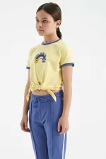 Tommylife Toptan Sarı Baskı Detaylı O Yaka Çok Renkli Bağlama Detaylı Kız Çocuk T-Shirt - 75113
