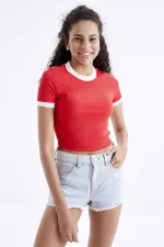 Tommylife Toptan Nar Çiçeği Basic Kol Detaylı O Yaka Kadın Crop Top T-Shirt - 97200