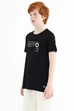 T-shirt garçon imprimé Tommylife Wholesale à col rond et coupe standard, référence 11145, noir