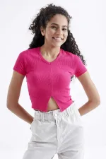 Tommylife Toptan Fuşya Basic Önü Yırtmaçlı V Yaka Kadın Crop Top T-Shirt - 97206