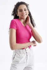 Tommylife Toptan Fuşya Basic Önü Yırtmaçlı V Yaka Kadın Crop Top T-Shirt - 97206
