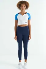 Tommylife Toptan Beyaz Renk Bloklu Logo Baskılı O Yaka Dar Kalıp Kadın Crop T-Shirt - 97270