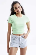 Tommylife Wholesale Pistachio Green Basic Side Window Crew Neck Women's Crop Top T-Shirt - 97207