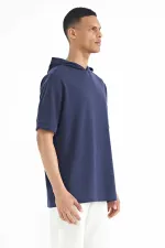 Tommylife Wholesale T-shirt à capuche oversize indigo pour homme avec étiquette sur la manche - 88179