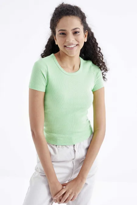 Tommylife Wholesale Pistachio Green Basic Short Sleeve Crew Neck Women's T-Shirt - 97202