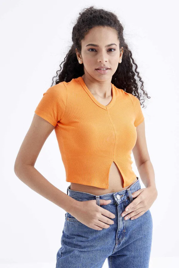 Tommylife Toptan Oranj Basic Önü Yırtmaçlı V Yaka Kadın Crop Top T-Shirt - 97206