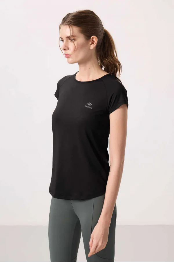 T-shirt femme Tommylife Wholesale noir à manches courtes et col rond, coupe standard - 97101