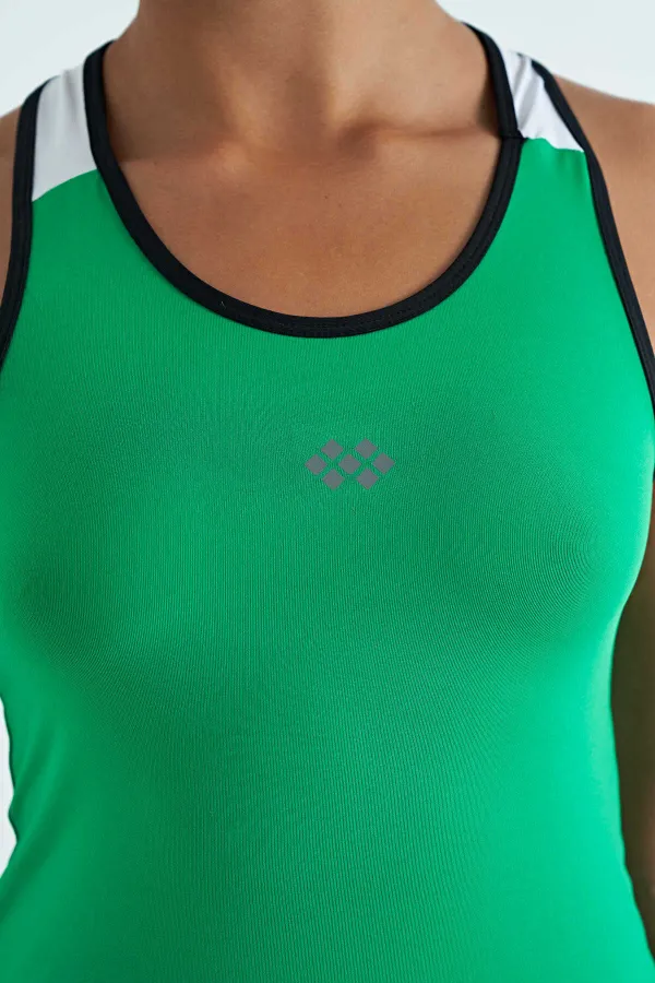 Débardeur femme Tommylife Wholesale vert avec détail imprimé au dos - Coupe standard - 97269