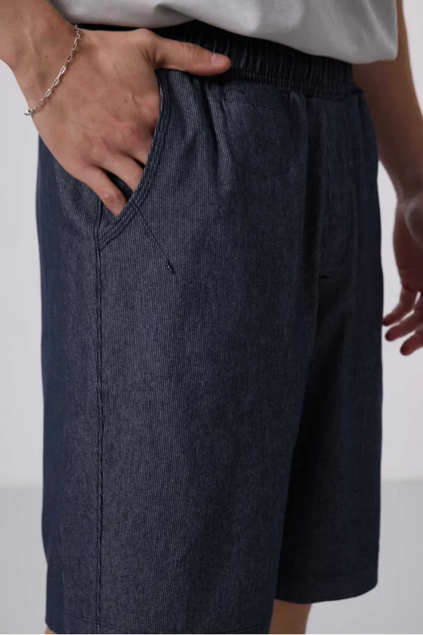 Short chino extensible léger, coupe standard, en denim bleu marine Tommylife Wholesale 81290