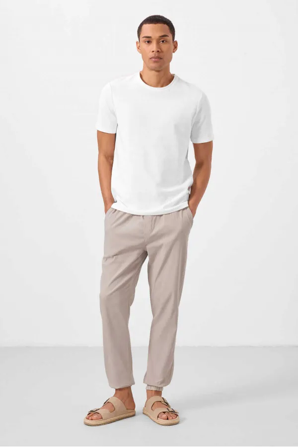 Pantalon chino extensible léger, coupe standard, tissé, Tommylife Wholesale, couleur pierre (réf. 82176).