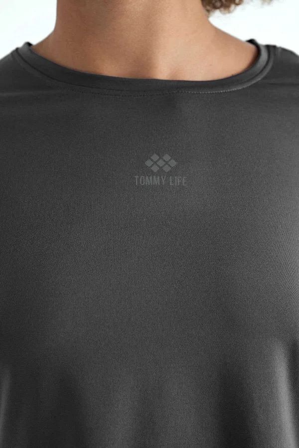 Tommylife Toptan Koyu Gri Logo Baskılı O Yaka Düşük Kol Oversize Kadın Crop T-Shirt - 97262