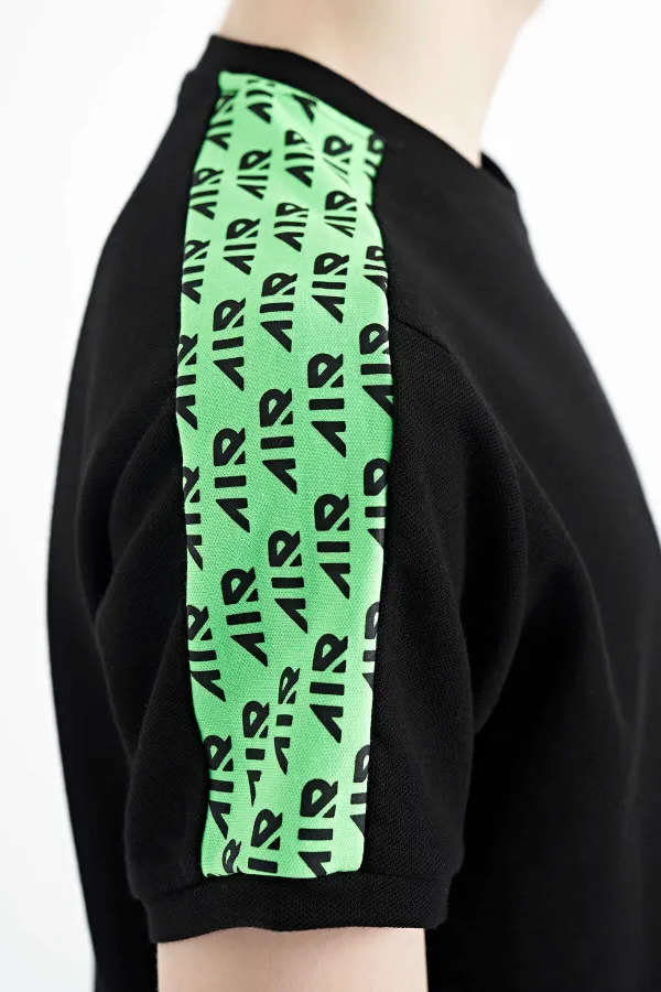 T-shirt garçon imprimé Tommylife Wholesale à col rond et coupe standard, référence 11121, noir