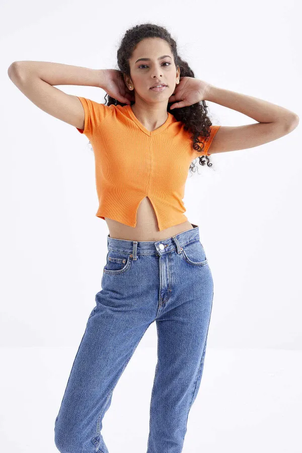 Tommylife Toptan Oranj Basic Önü Yırtmaçlı V Yaka Kadın Crop Top T-Shirt - 97206