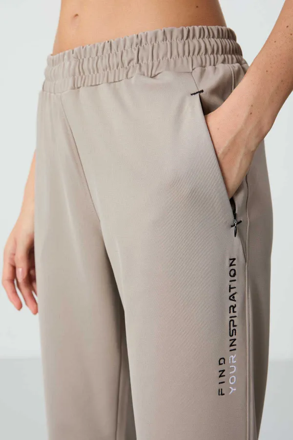 Tommylife Toptan Standart Kalıp Kapüşonlu Kadın Eşofman Takımı 95306 Koyu Bej